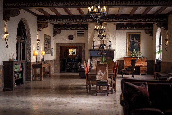 The Holland Hotel