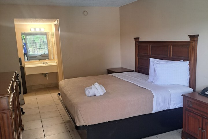 Room 25 of 27