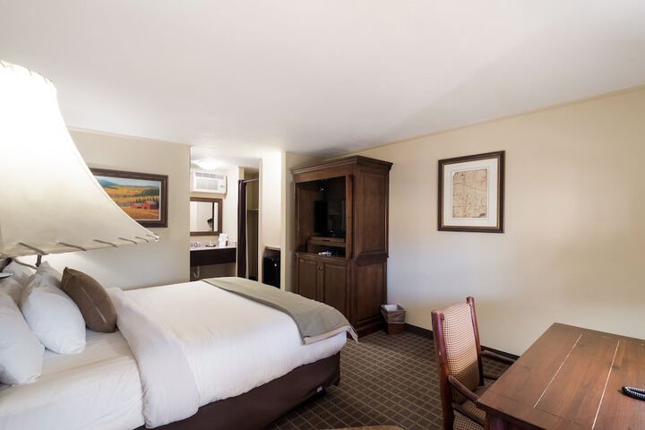 Room 33 of 60