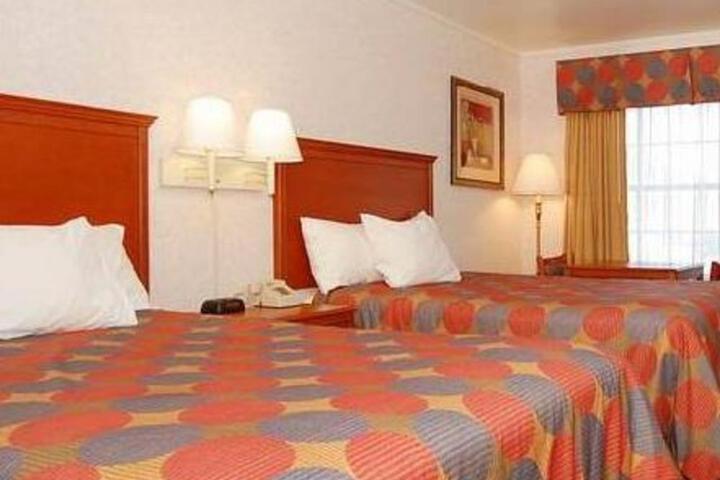 Super 8 by Wyndham Cave City