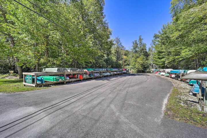 Lake & Pool Access! Outdoorsy Getaway in Newland