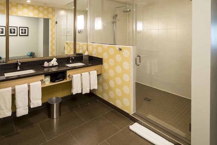 Room 32 of 48