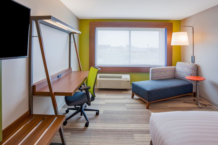 Holiday Inn Express & Suites Des Moines Downtown by IHG