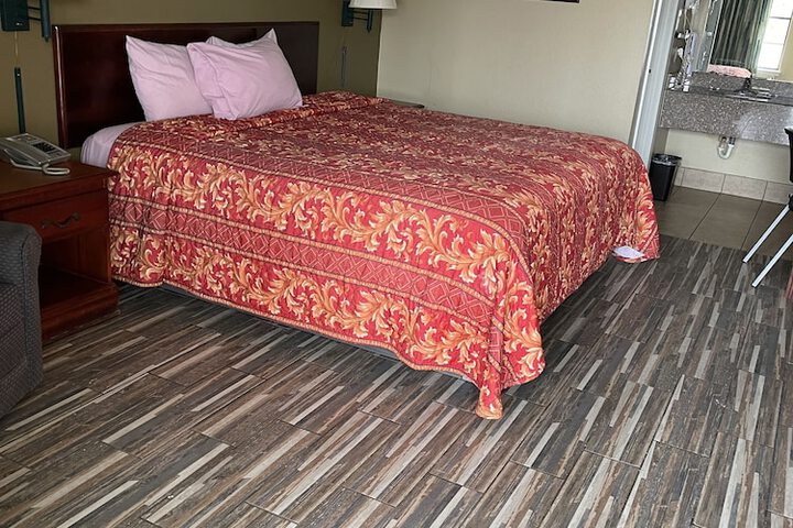 Room 23 of 40