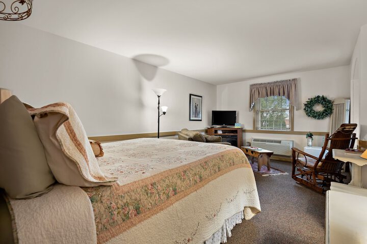 Room 4 of 18
