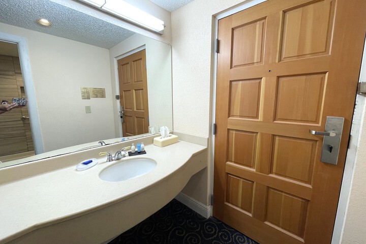 Room 32 of 48