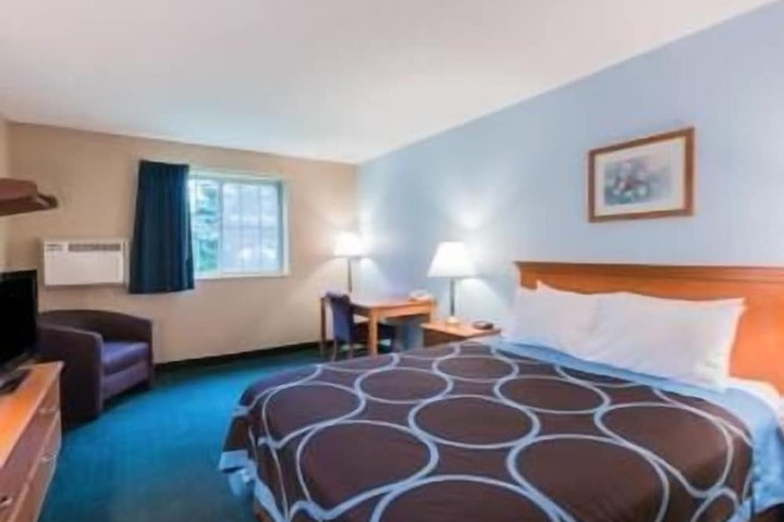 Room 10 of 32