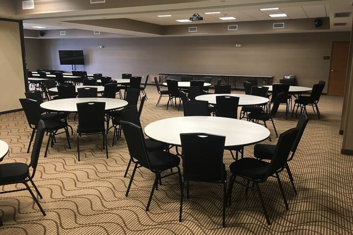 Ballroom/Hall 65 of 77