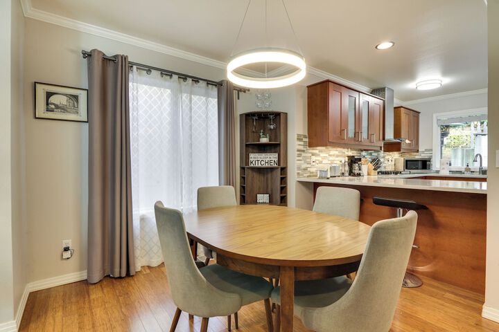 Lake Oswego Home w / Deck 9 Mi to Downtown Portland