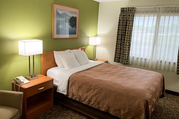 Hudson Inn & Suites