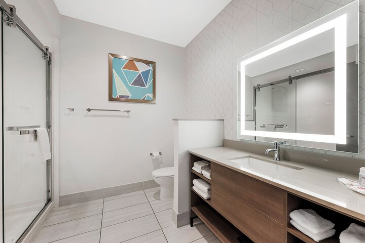Comfort Suites Richmond East