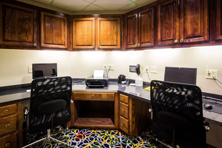 Business Center 36 of 37