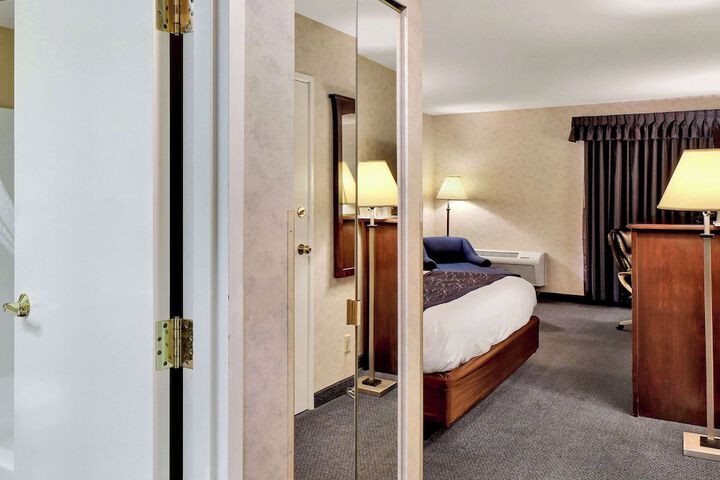 Room 32 of 83