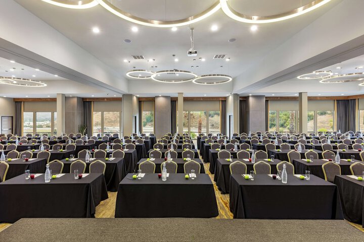 DoubleTree by Hilton Pomona