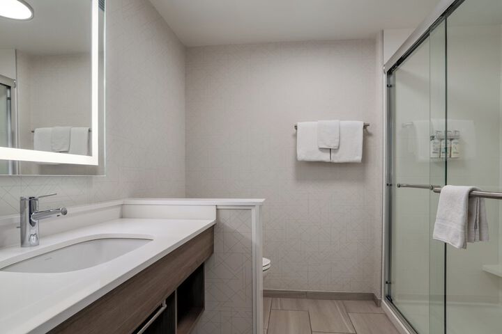 Holiday Inn Express & Suites Linden – Newark South by IHG