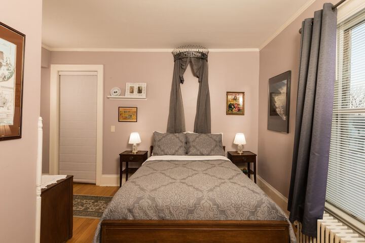 Room 48 of 76