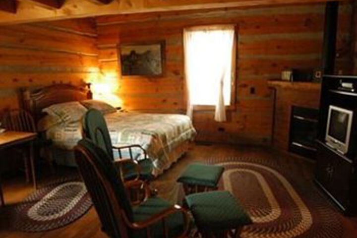 Galena Log Cabin Getaway