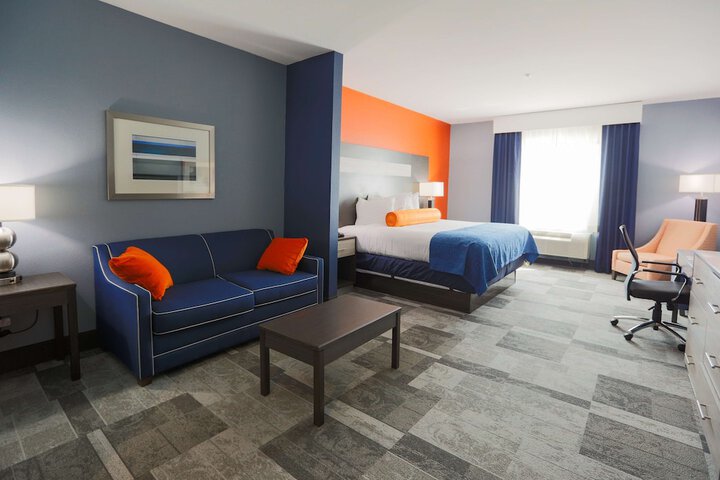Room 10 of 32
