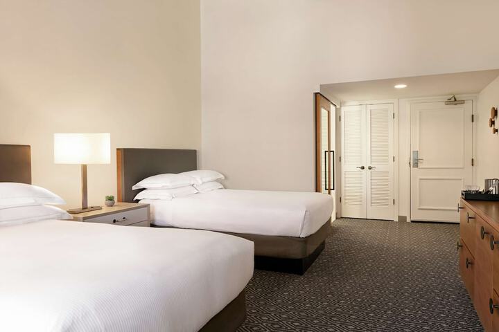 Room 33 of 105