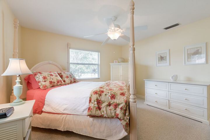 Room 4 of 17