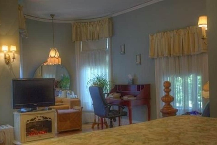 Room 12 of 64