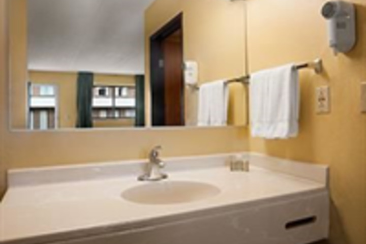 SUPER 8 BEACHWOOD CLEVELAND AREA