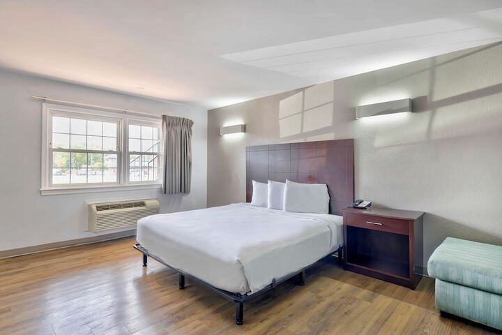 Room 8 of 29