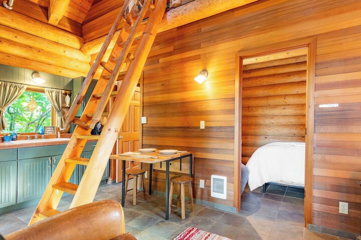 Penn Cove Overlook by Avantstay Cabin w / Views