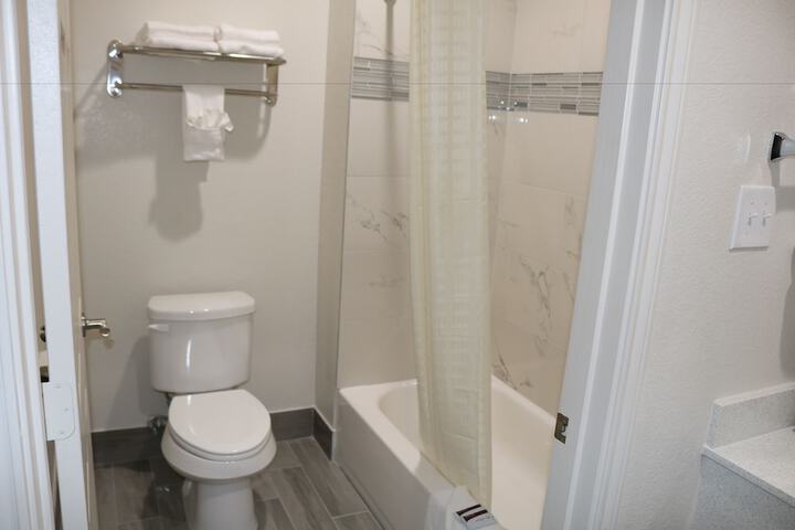 Scottish Inn & Suites - IAH Airport