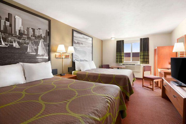 Super 8 by Wyndham Bellingham Airport / Ferndale