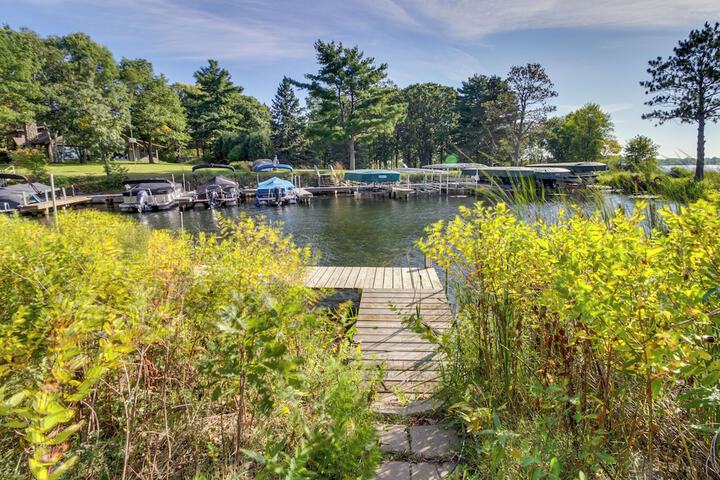 Lakefront Walker Home w / Boat Dock & Lift!