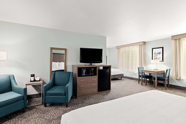 La Quinta Inn & Suites by Wyndham Newport
