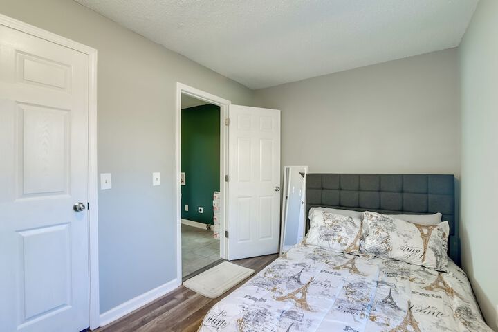 Walkable Hopkinsville Home w / Yard!