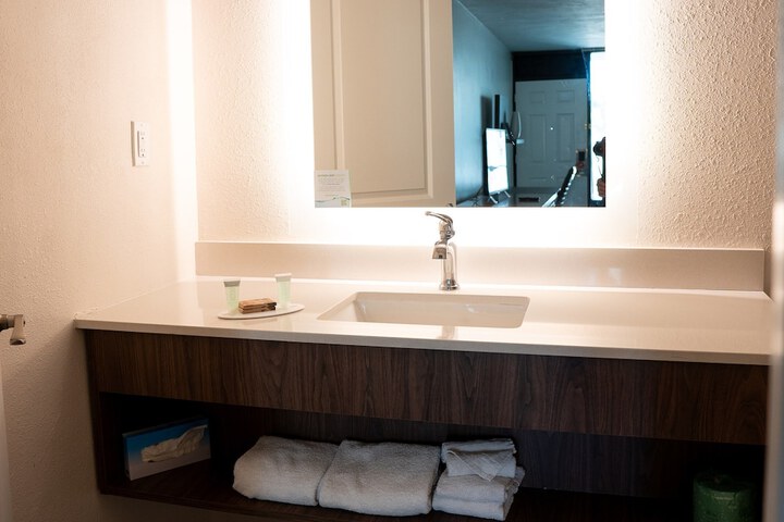 Room 10 of 26