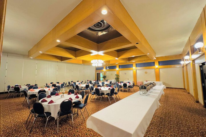 Ballroom/Hall 33 of 35