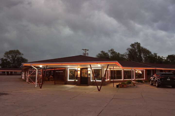 Raine Motel