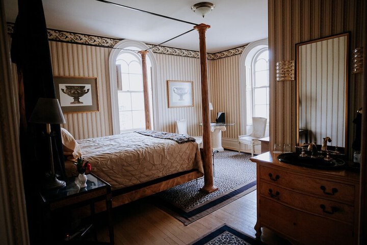Room 11 of 29