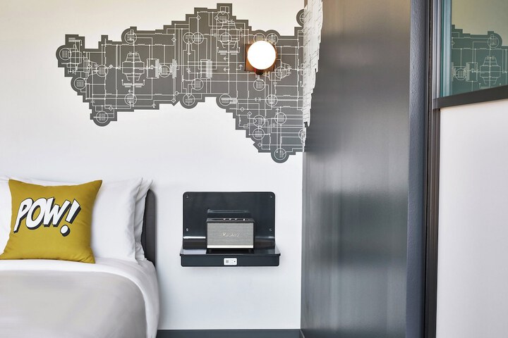 Room 10 of 51
