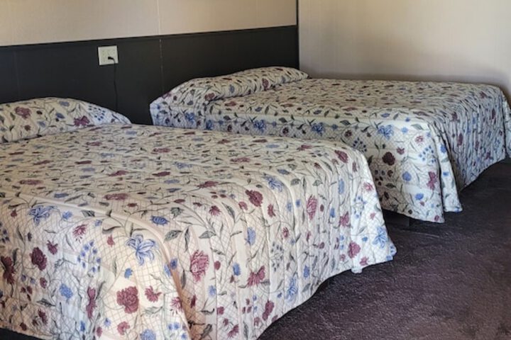 Room 6 of 10