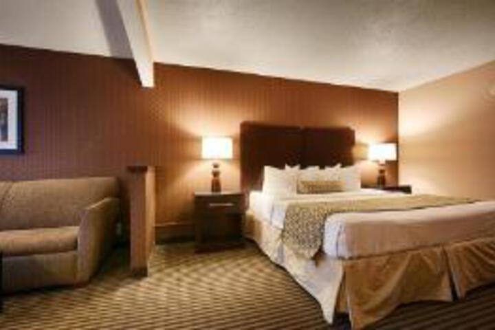 Best Western Plus University Inn Steubenville - CLOSED