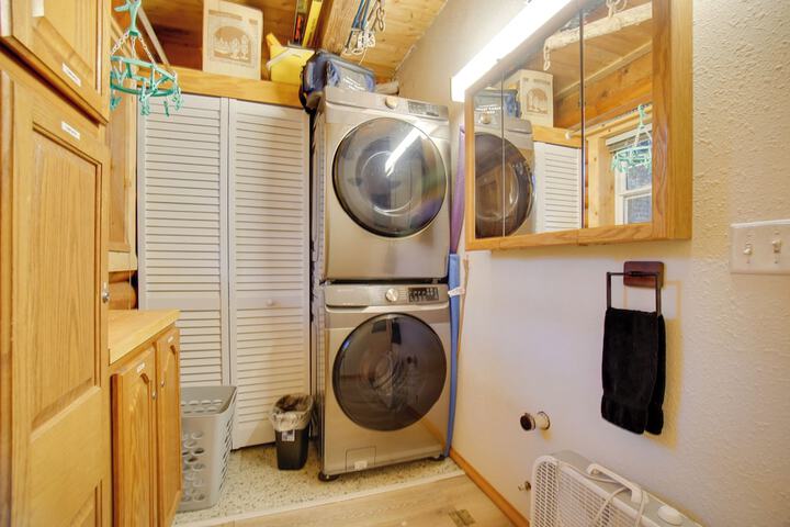 Donnelly Cabin w / Private Deck: Near Lake Cascade!