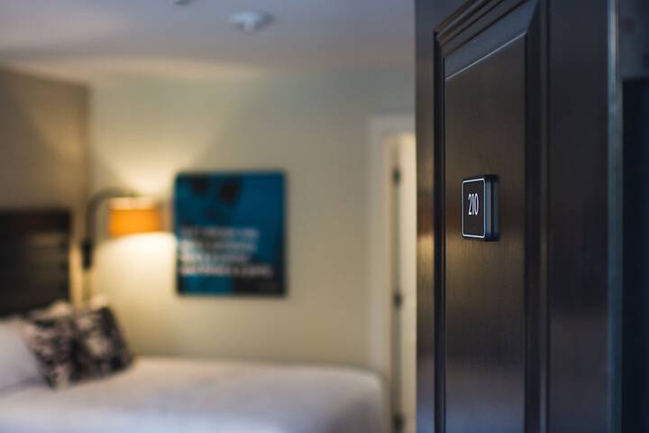 Room 16 of 38
