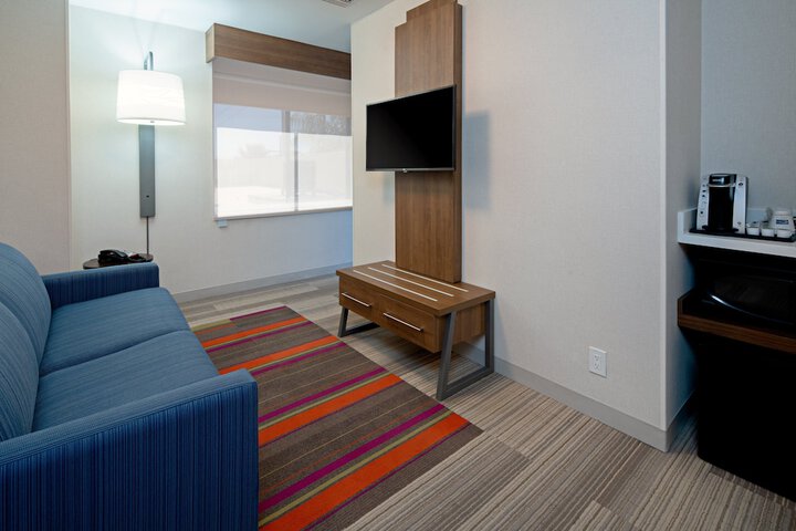 Room 10 of 38
