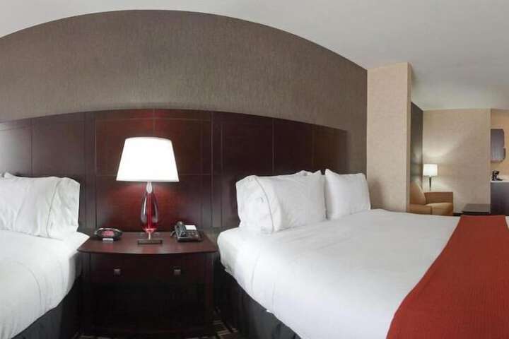 Room 13 of 32