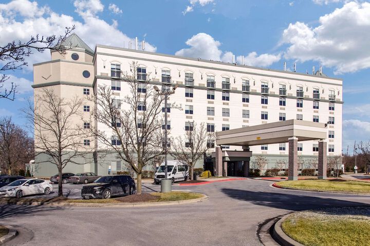 Hotel 8 of 102
