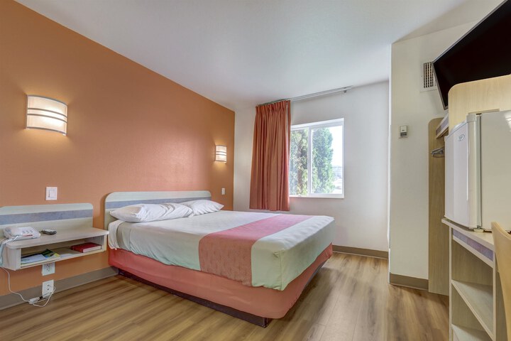 Room 26 of 34
