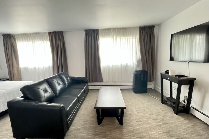 Room 25 of 38