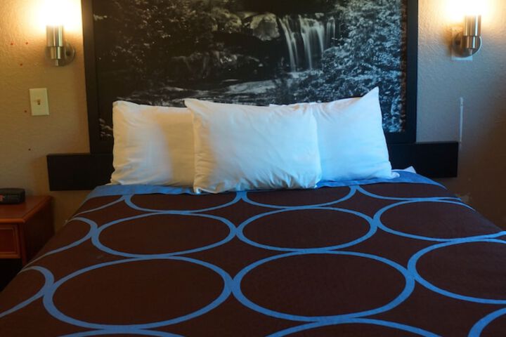 Room 33 of 43