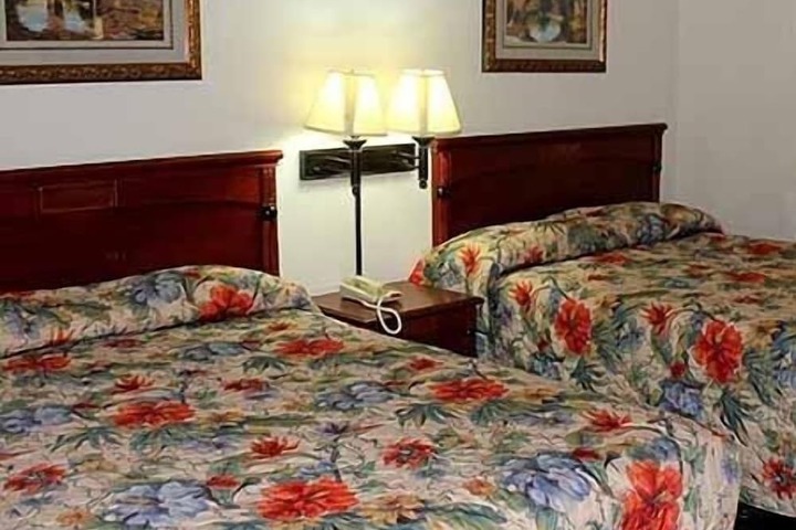 Room 10 of 21