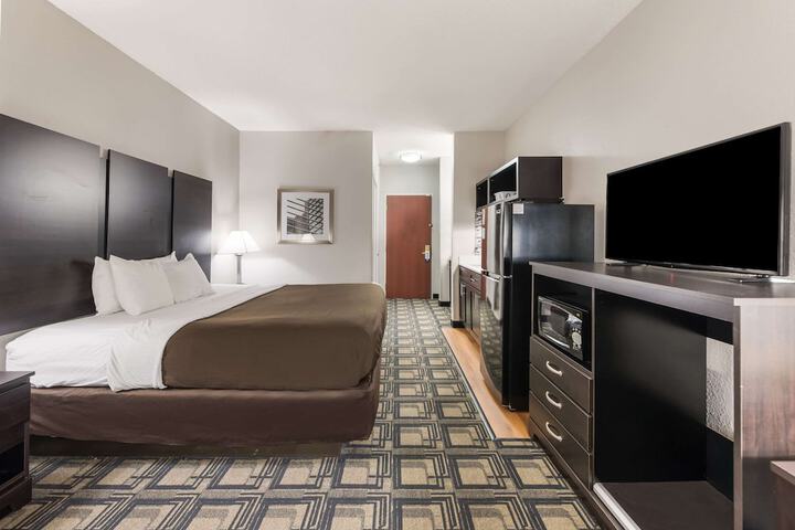 Room 32 of 60